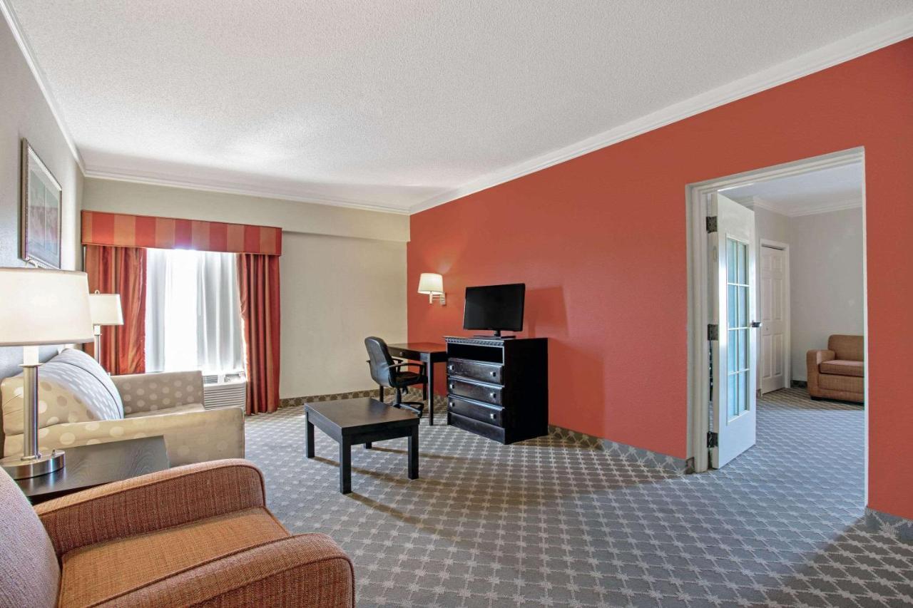 La Quinta By Wyndham Pcb Coastal Palms Hotel Upper Grand Lagoon Exterior photo